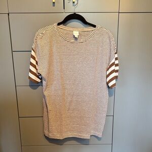 Max Mara beautiful short sleeve T-shirt very on trend colors of brown & cream